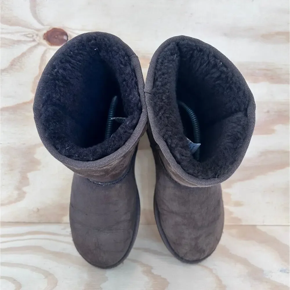 UGG Australia - Classic Short - Boots - Brown - Women's - 7 - S/N 5825